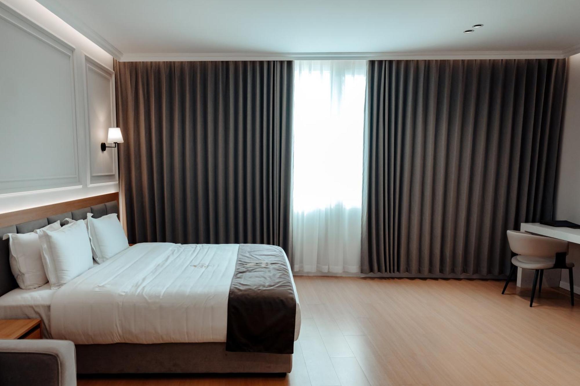 Holiday Hotel Hotel