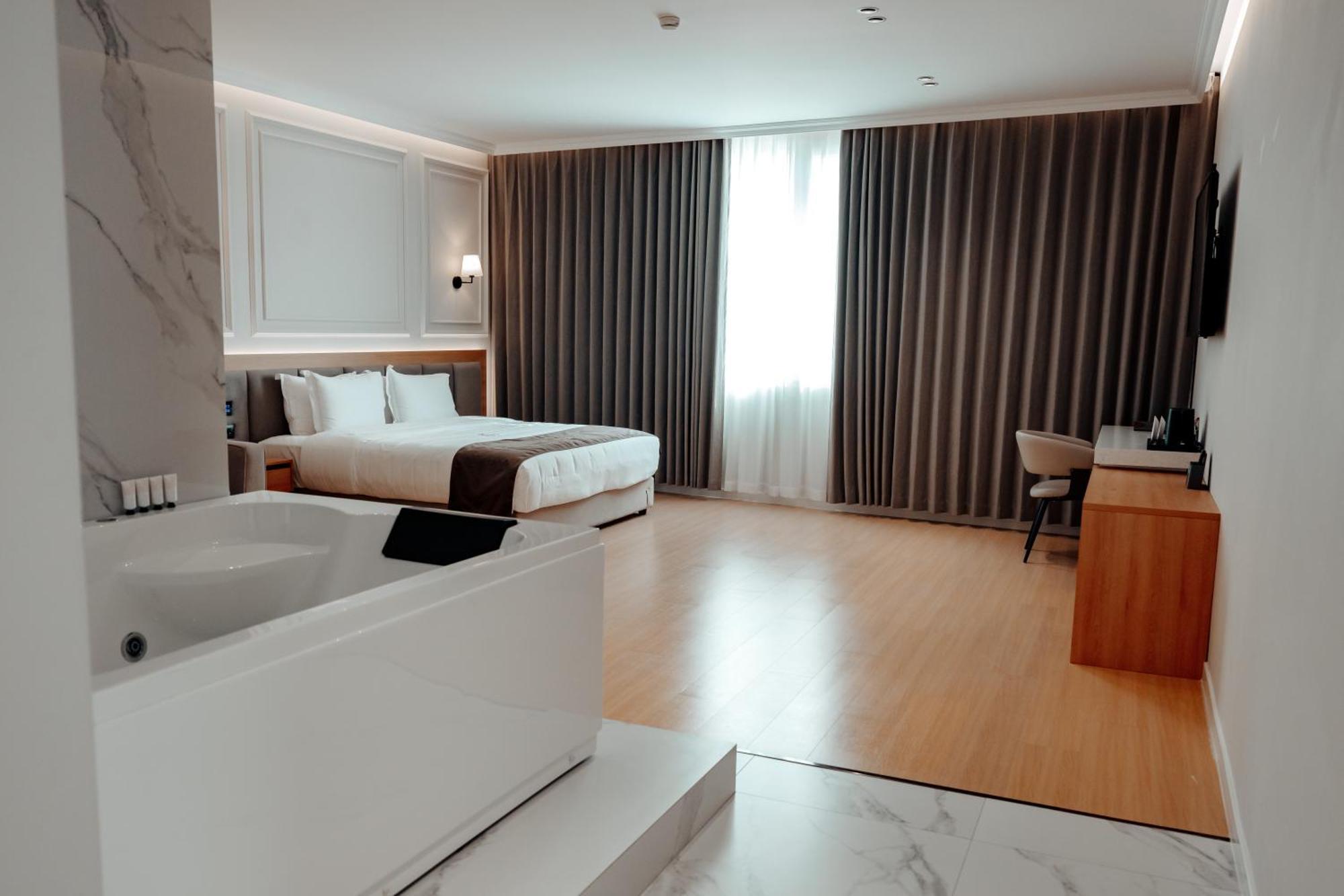 Hotel Holiday Hotel