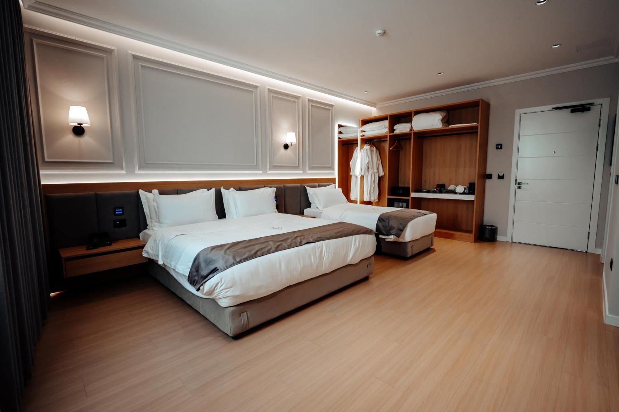 Holiday Hotel Hotel 4*