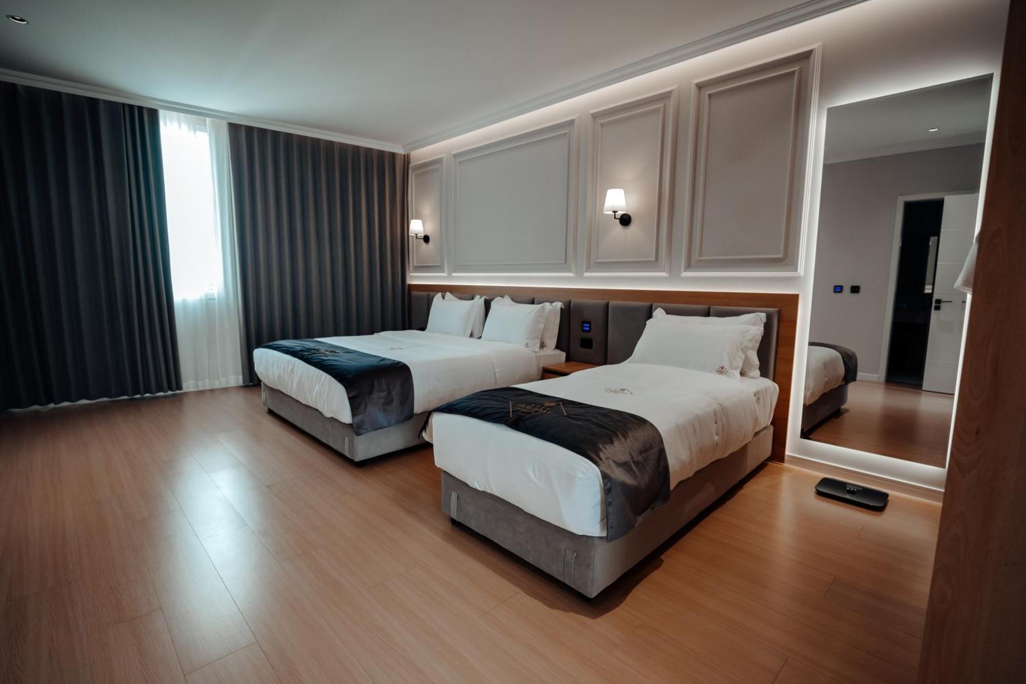 Holiday Hotel 4*