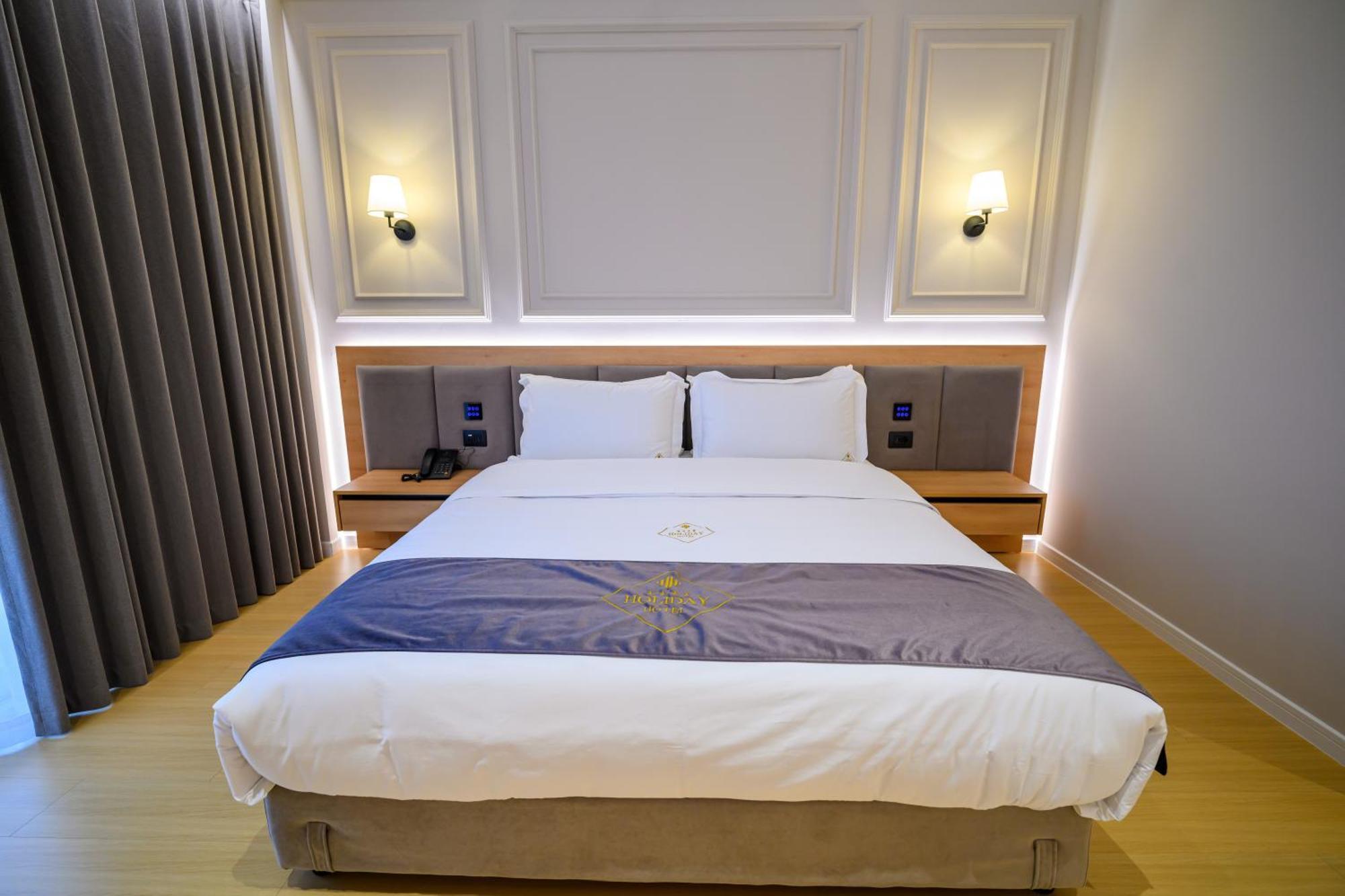 Holiday Hotel