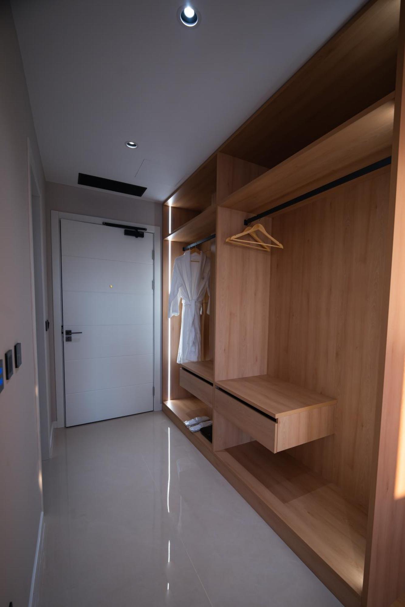 Holiday Hotel Hotel 4*